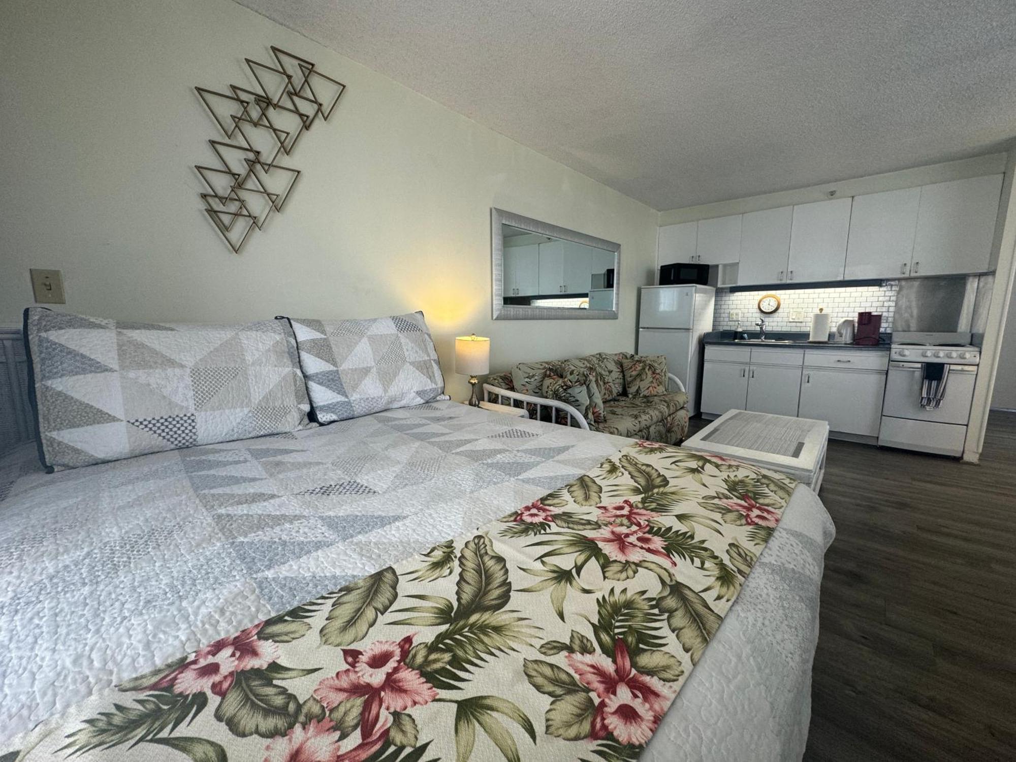 Tropical Studios At Marine Surf Waikiki - Free Parking - Best Location - Full Kitchen - Swimming Pool Honolulu Exterior foto