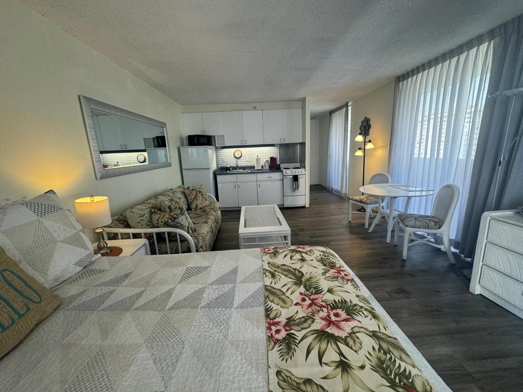 Tropical Studios At Marine Surf Waikiki - Free Parking - Best Location - Full Kitchen - Swimming Pool Honolulu Exterior foto