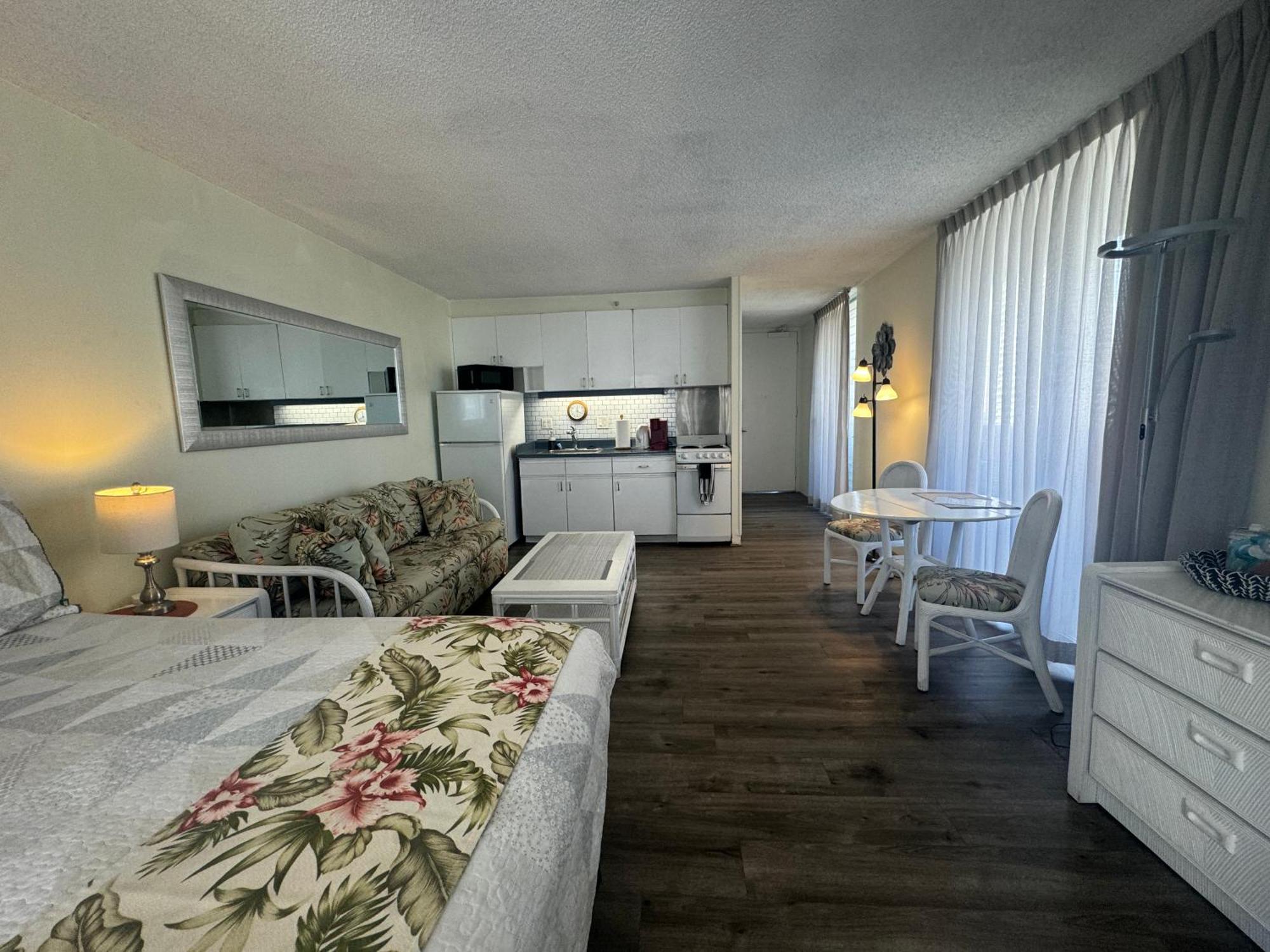 Tropical Studios At Marine Surf Waikiki - Free Parking - Best Location - Full Kitchen - Swimming Pool Honolulu Exterior foto