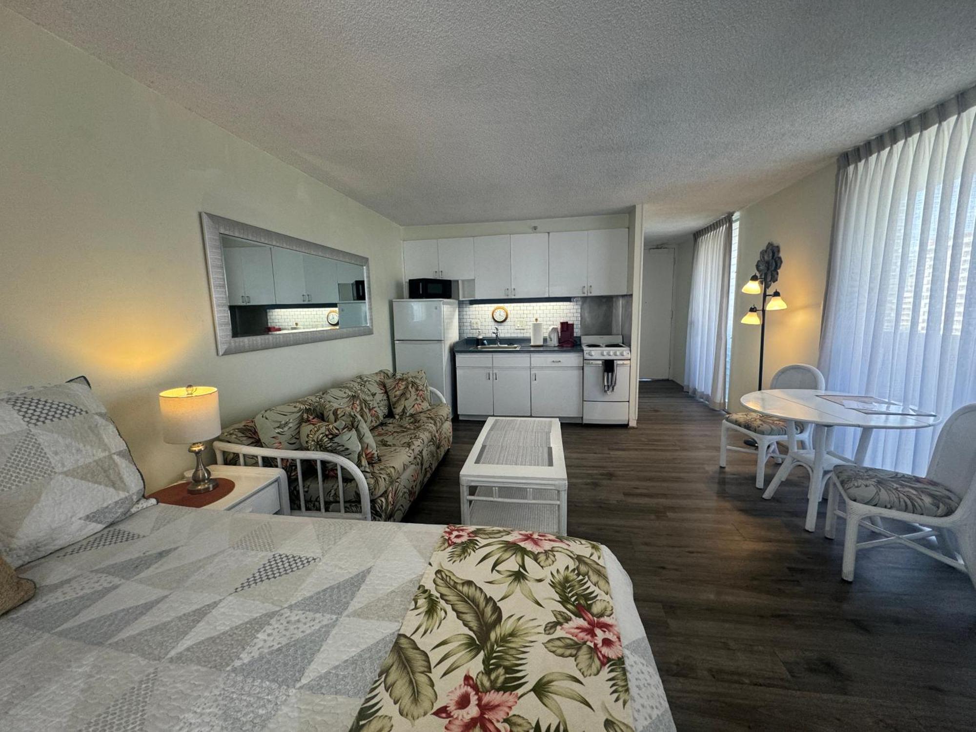 Tropical Studios At Marine Surf Waikiki - Free Parking - Best Location - Full Kitchen - Swimming Pool Honolulu Exterior foto